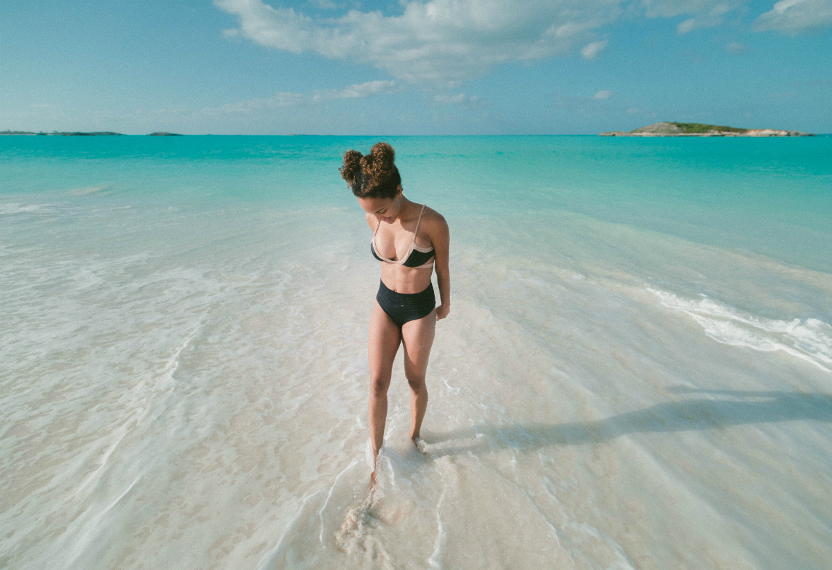 Schlanke Frau im Bikini
