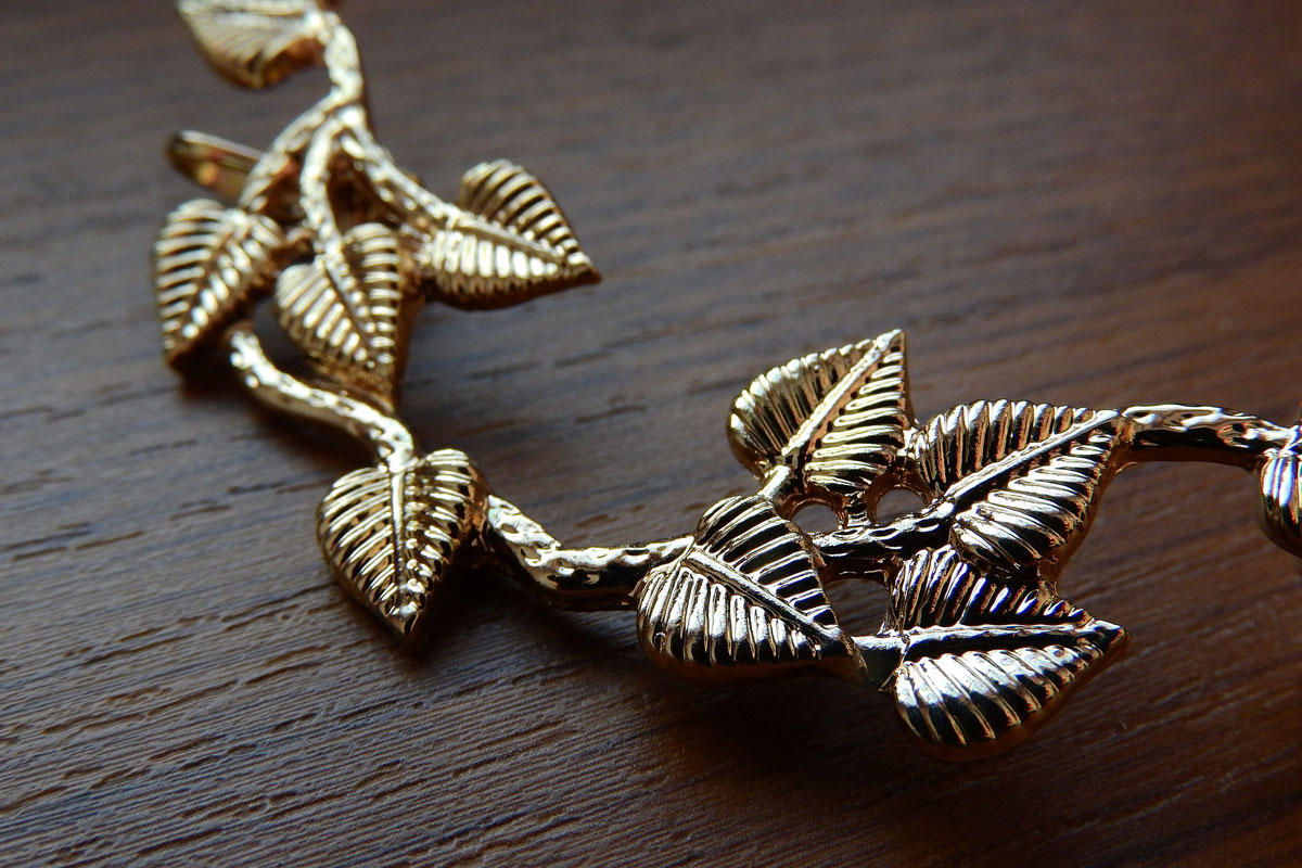Titelbild zu „Investment in Schönheit – eignet sich Schmuck als Geldanlage?“